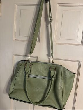 Green Women's Shoulder Bag - Versatile Everyday Tote